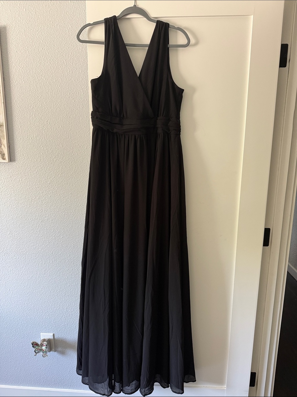 Lulu's Black Sleeveless V-Neck Maxi Dress